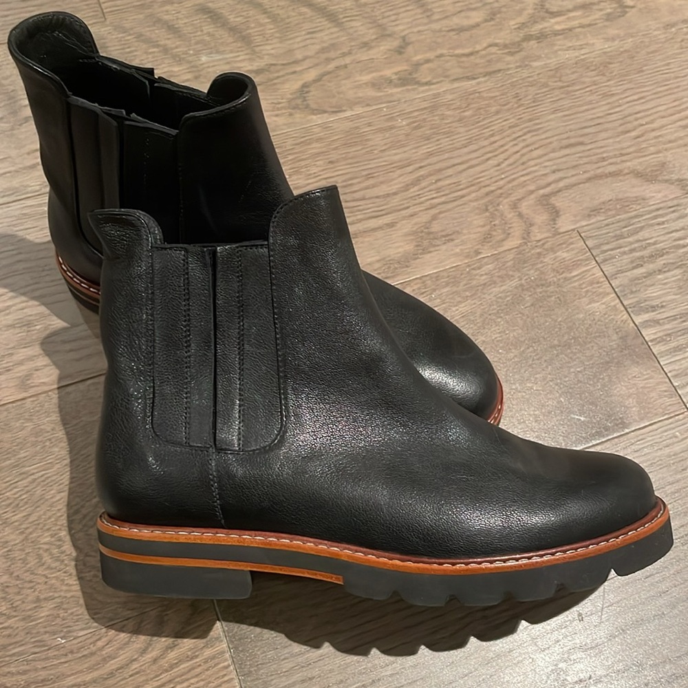 Stuart Weitzman Ankle Chelsea Boots (Black with brown detail) never worn
